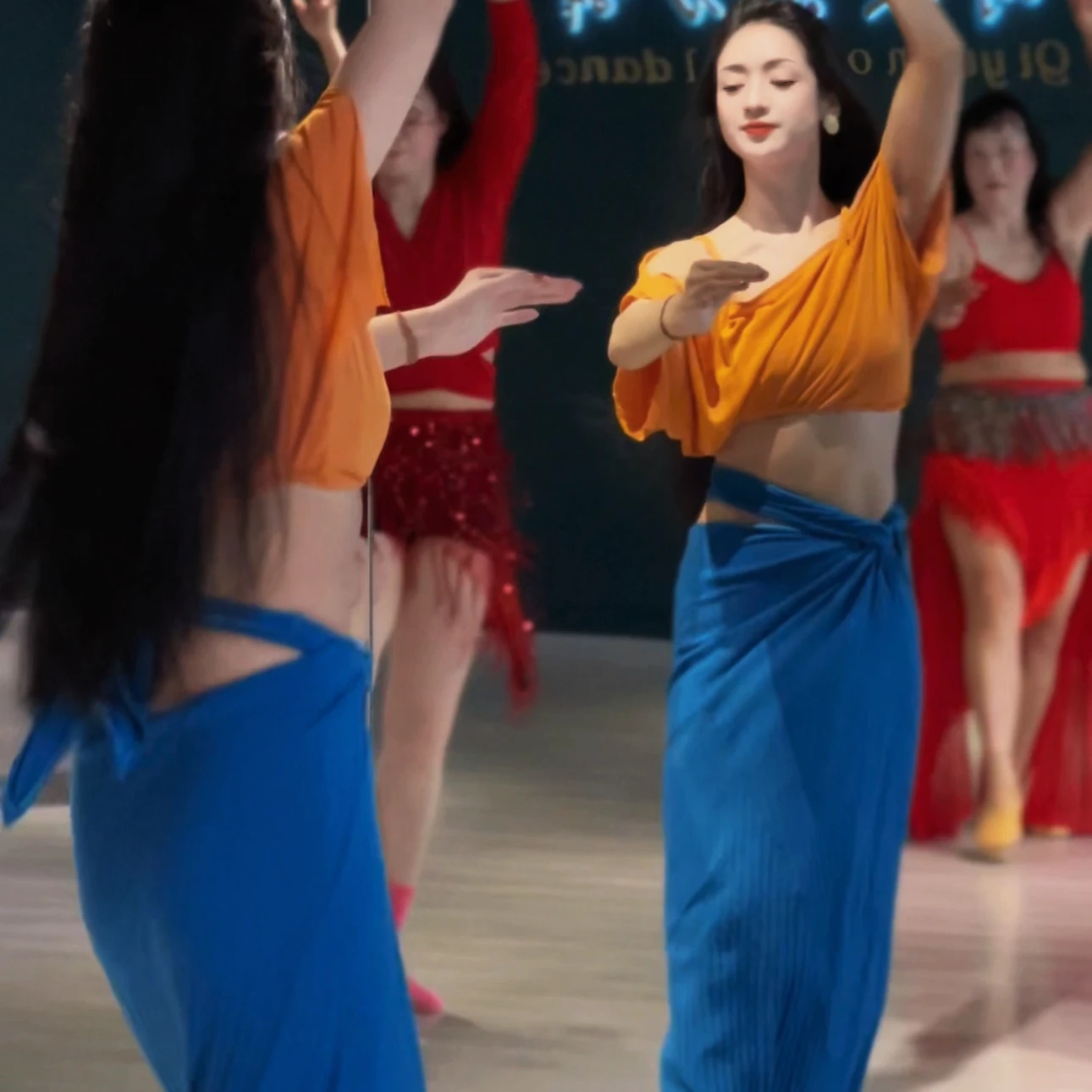 새로운 BellyDance 세트 공연 의상 여성 섹시한 기질 연습복 성인 오리엔탈 댄스 전문 훈련 복장