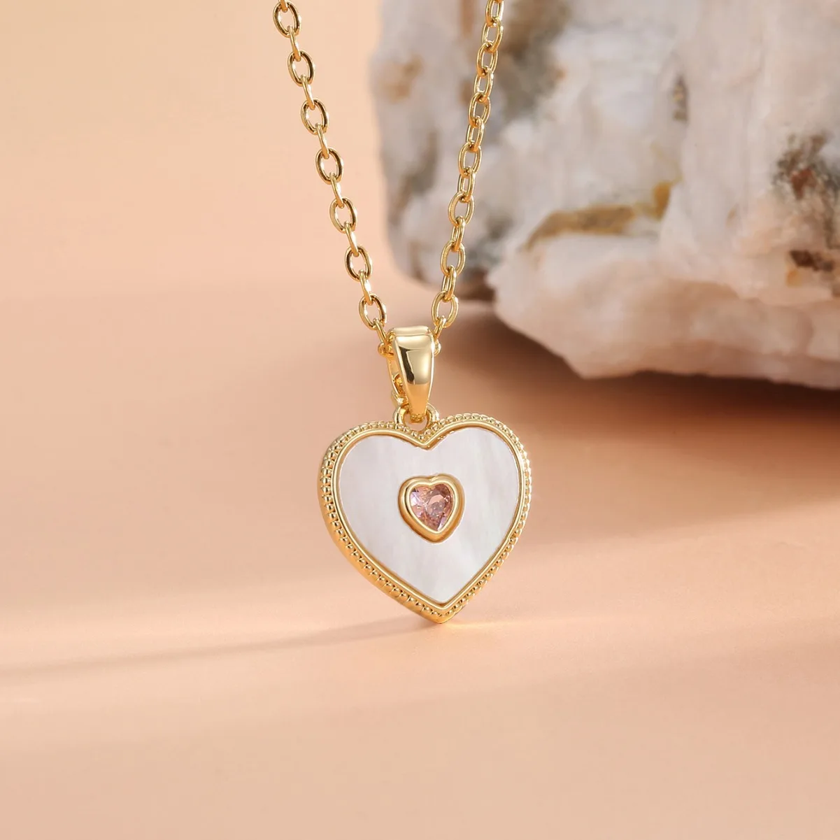 

WT-MN1003 Romantic Sweet Style Mop Shell & Zircon Paved Heartshape Clavicle Chain For Women Daily Fine Necklace