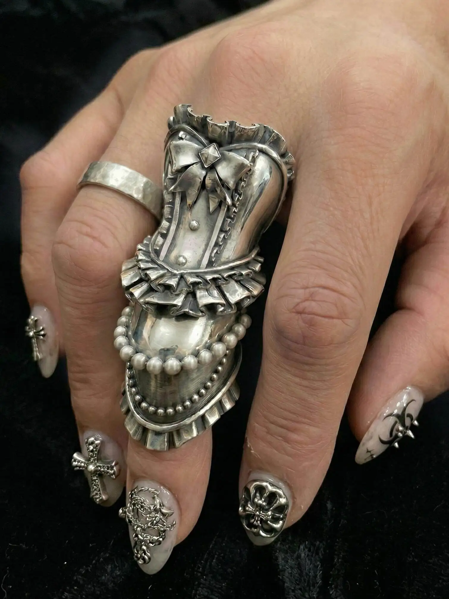 

Retro Vintage Washed Dark Sweet Cool Waist Skirt Armor Ring Niche Unique High Grade Fashion Versatile Finger Ring