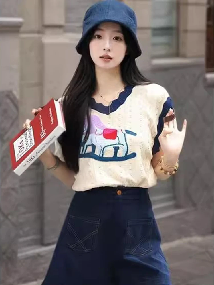 

Летний женский трикотажный топ 2025 года с вышивкой, свободного кроя, повседневный, модный, стройнящий, удобный, универсальный, женская одежда