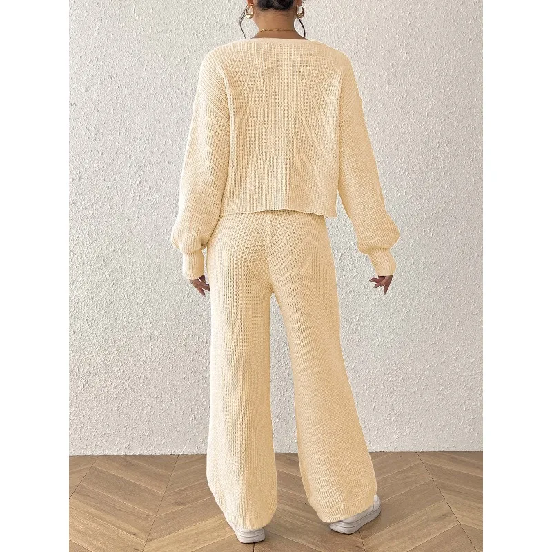 ชุดเซ็ต 2 ชิ้นไหมพรมสีพื้นสไตล์ลำลองสำหรับผู้หญิง ฤดูใบไม้ร่วง-ฤดูหนาว 2025 เสื้อคาร์ดิแกนคอวีติดกระดุมแถวเดียว แขนยาว กางเกงขายาวมีเชือกผูกเอว สไตล์สตรีทแวร์