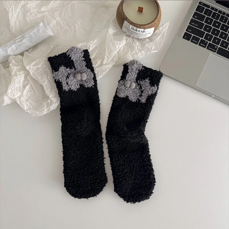 Herbst und Winter Modische Warme Korallen Fleece Mitte Rohr Socken Hause Boden Socken Frauen Neue Nette Blume Plüsch Socken