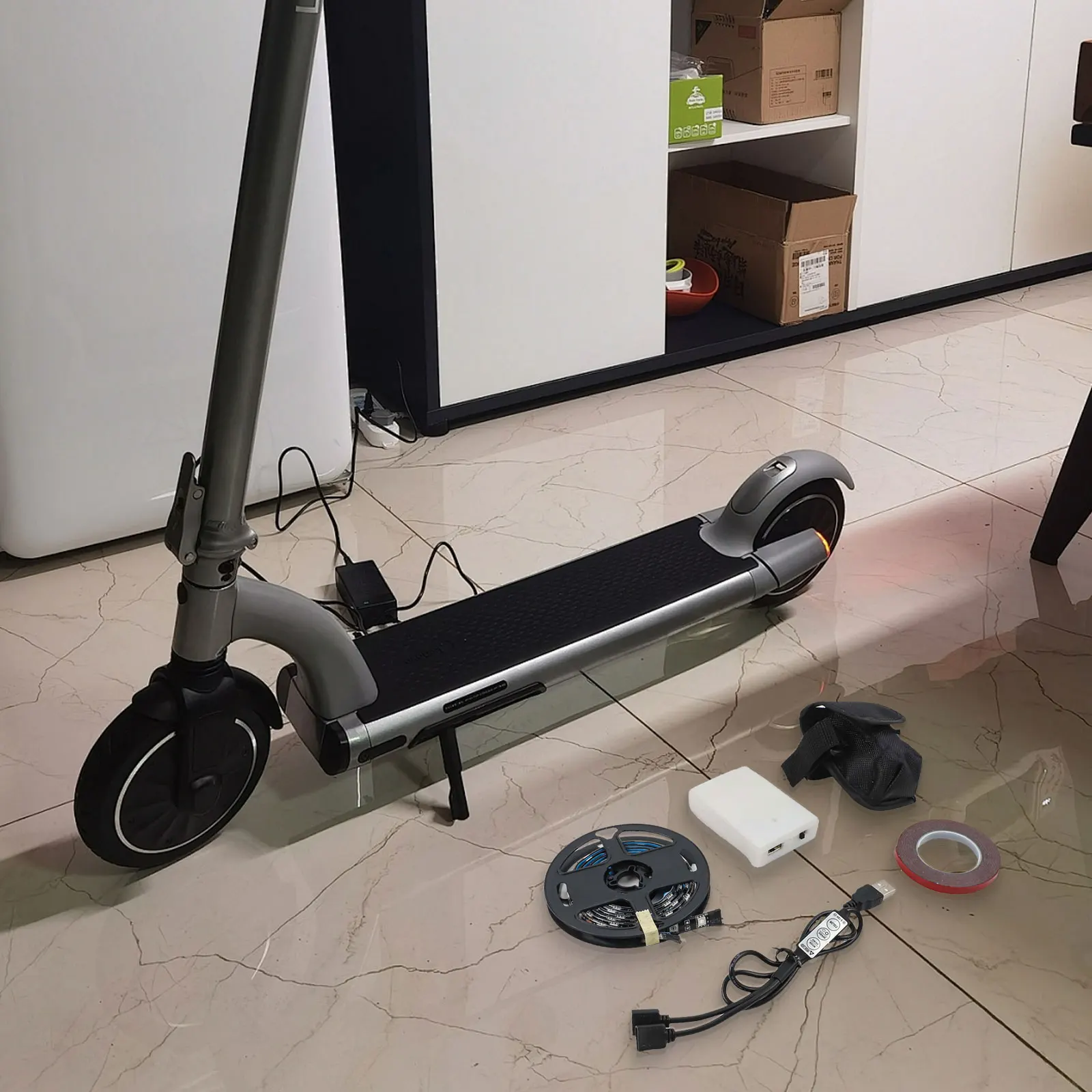 

Кабель аккумулятора Световые панели Многорежимная вспышка Атмосфера Свет Батарейный ящик Сумка Красочный свет Электрический скутер Совершенно новый