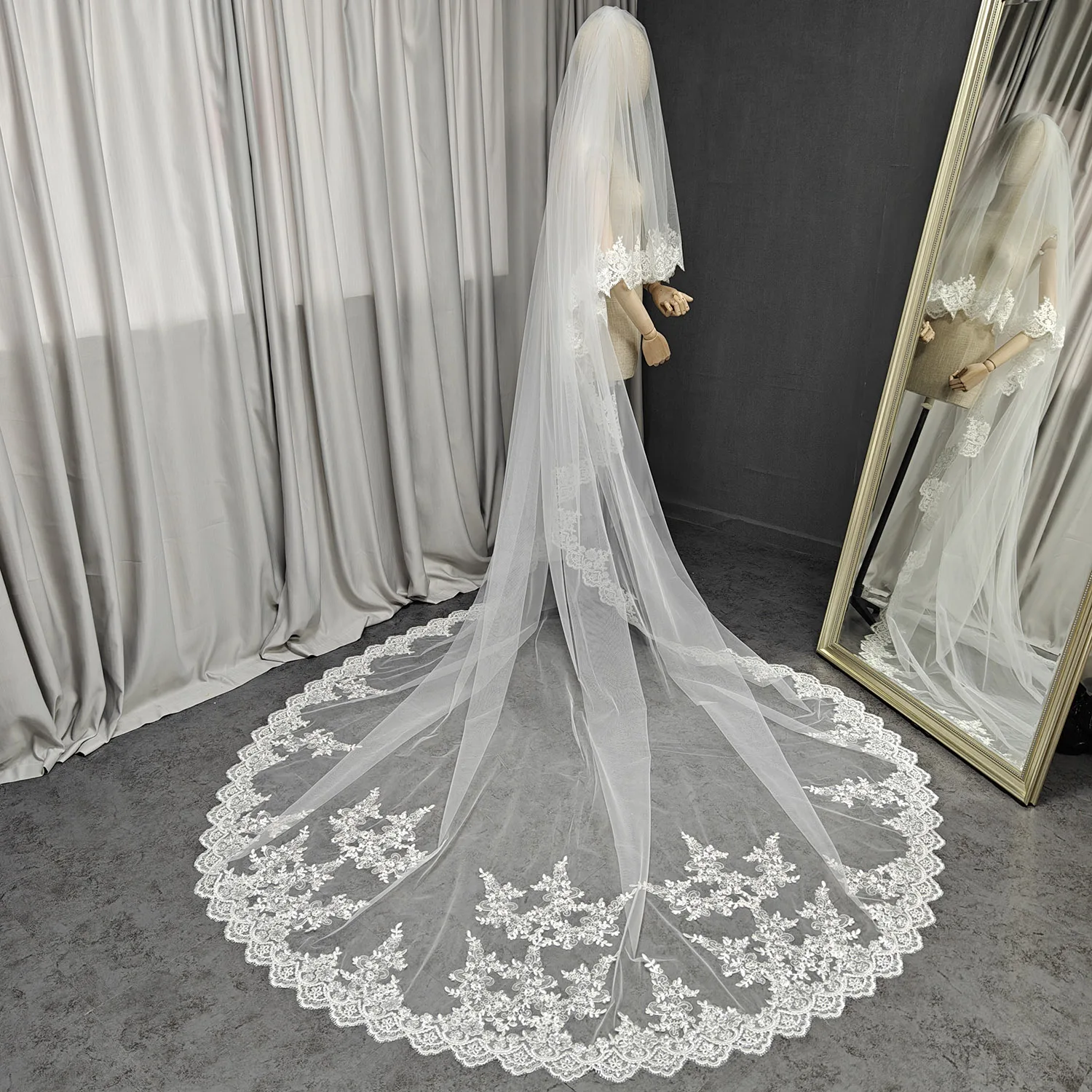 

Customized Bling Sequins Lace Bridal Veil with Blusher 2 Layers Cathedral Long 3m/3.5m/4m Wedding Veil White/Ivory Bride Veil