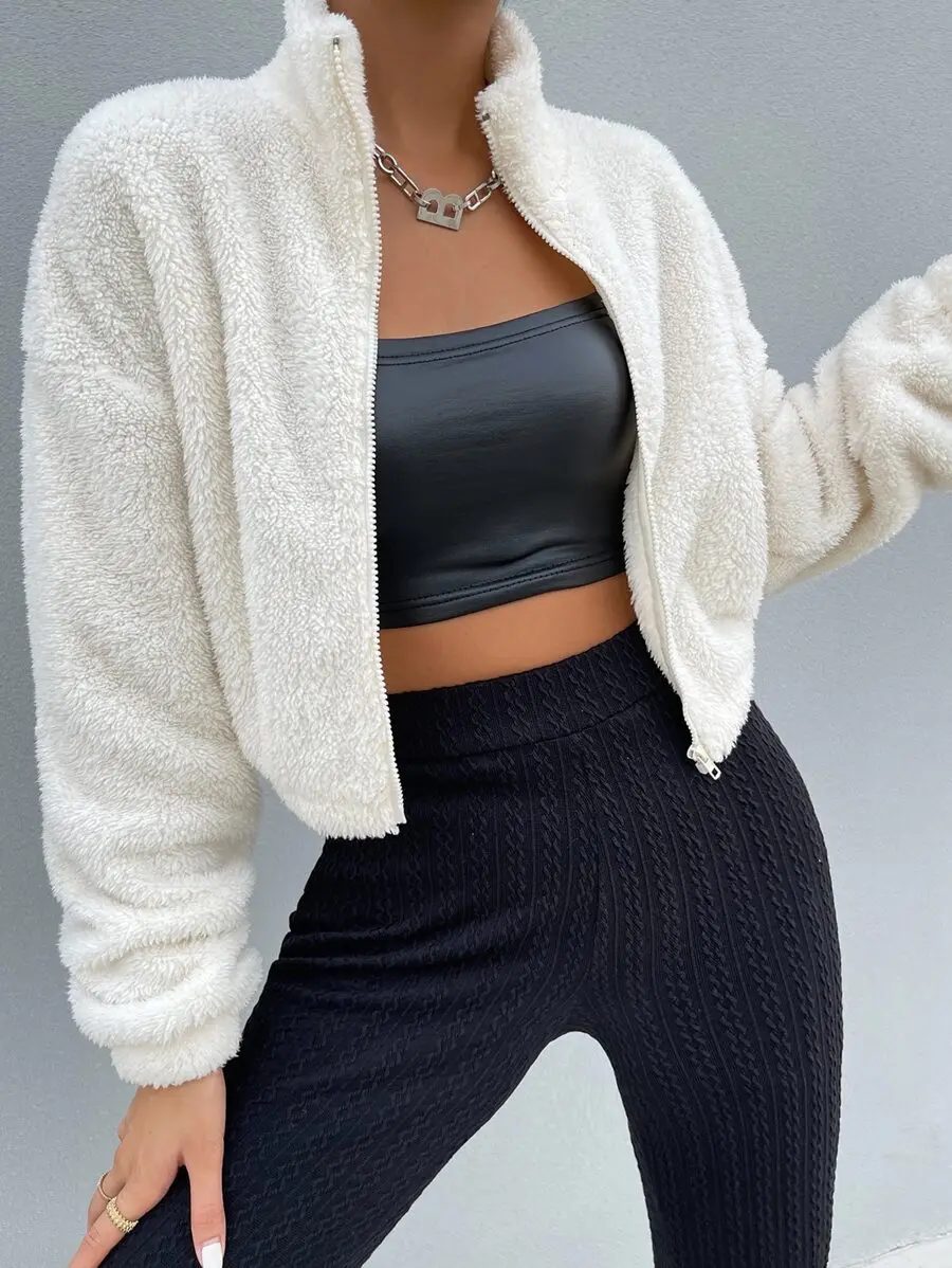 

Кремовая укороченная куртка на молнии с эффектом пушистости и спущенным плечом для женщин