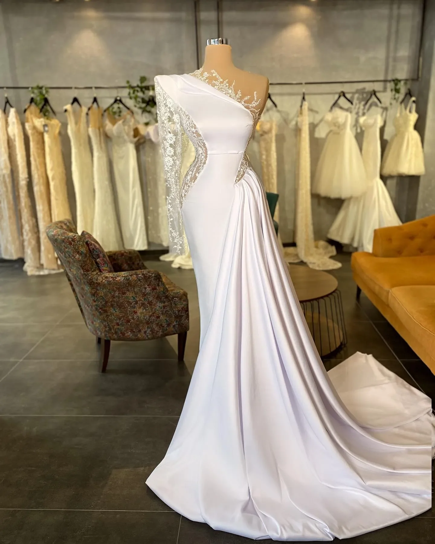 

Customized Gorgeous Mermaid White Pleated Lace Applique Women's Wedding Dress One Shoulder Sexy High Waisted Party Bridal Gown