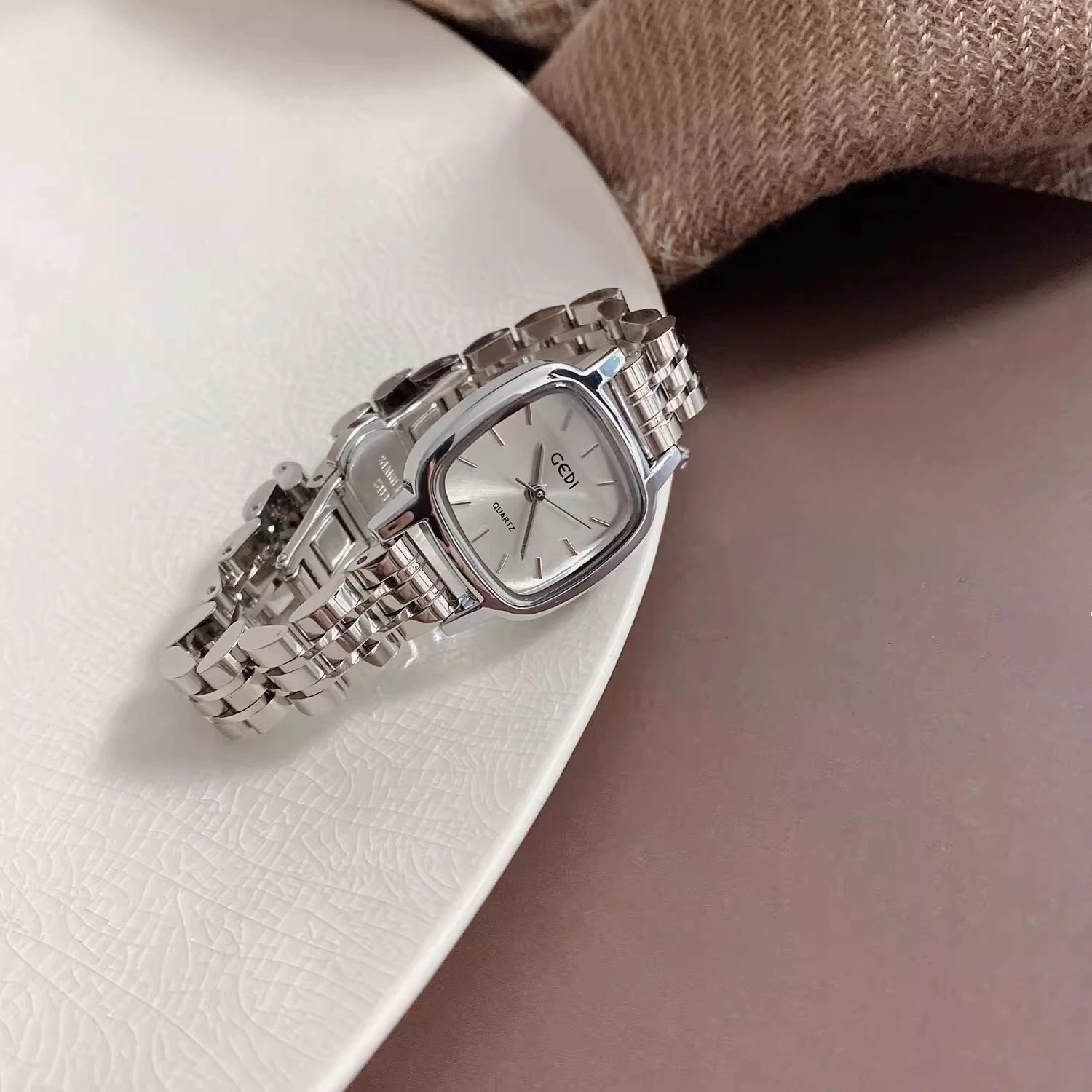 

Luxury ladies' steel strap fashionable temperament student small dial quartz watch for women High-end luxury ladies' watch