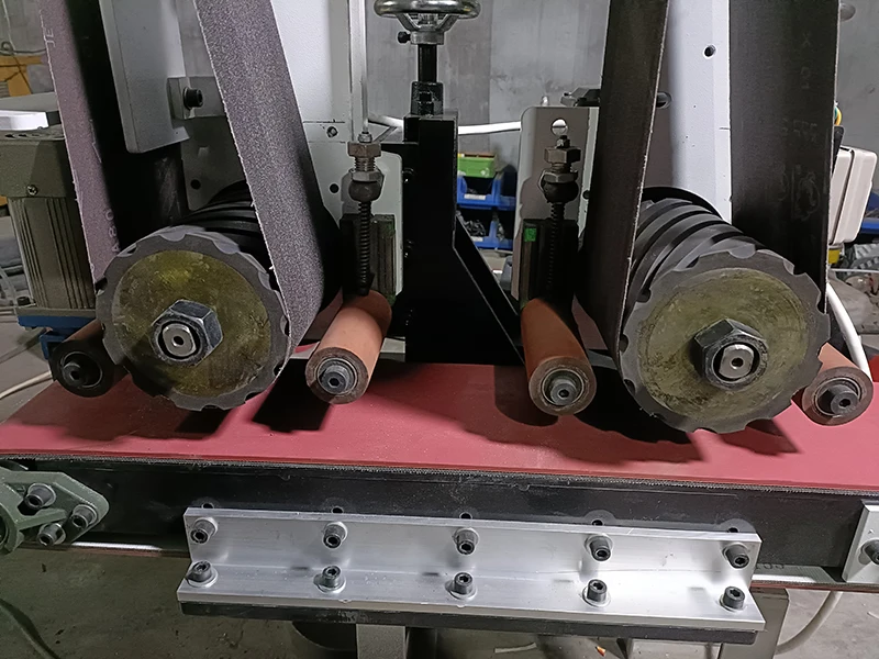 Lucidatrice automatica per piccoli aerei piatti per molatura di bave metalliche per acciaio inossidabile