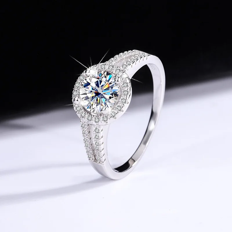 

High-quality Silver Moissanite Round Ring for Women, Diamond-encrusted Ring, Moissanite Gift for Wedding