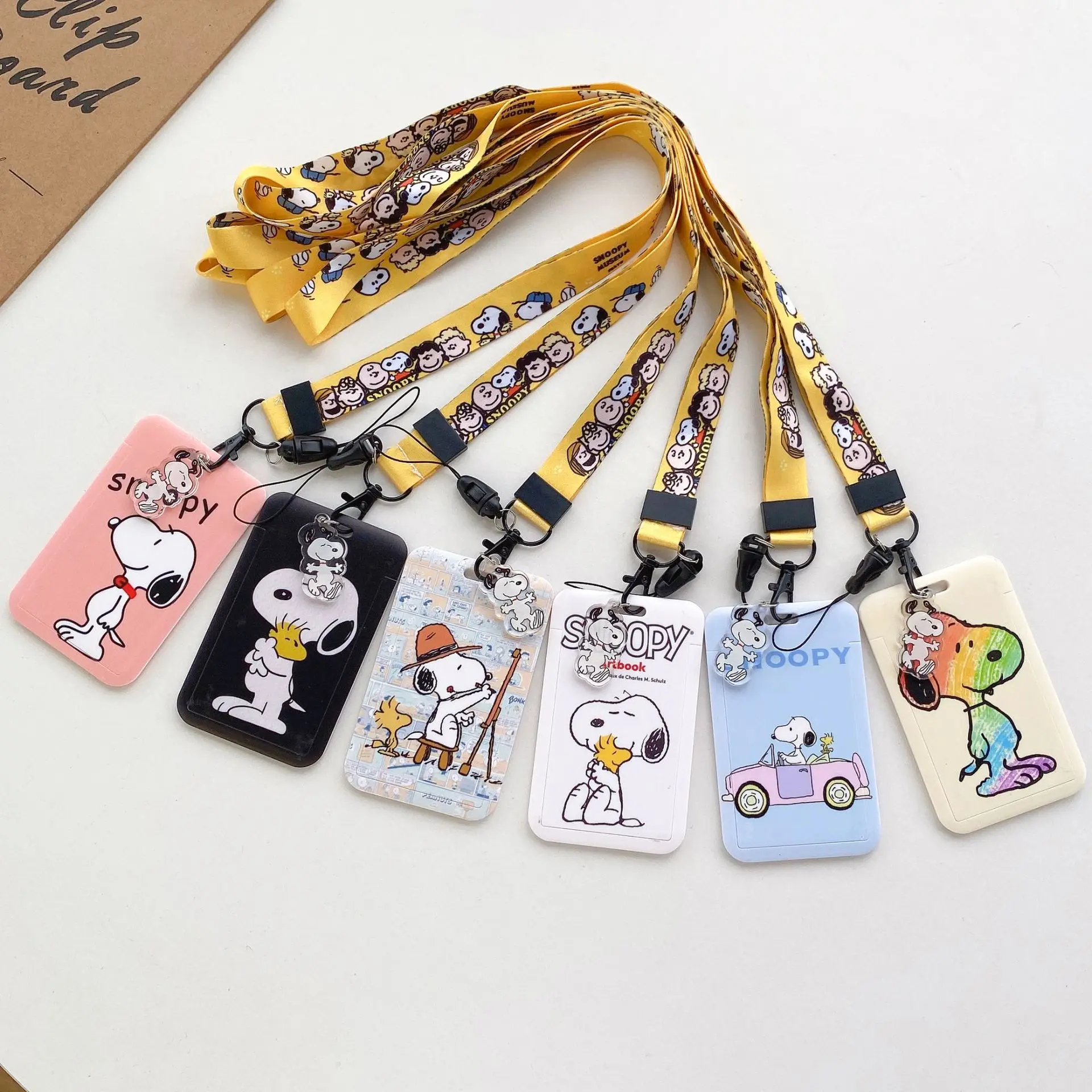 Snoopy Cartoon niedlichen Halter Karte Student einzelne tragbare lange Seil Visitenkarte Schutzhülle mit Schnalle Anti-Ent magneti sierung Karten tasche