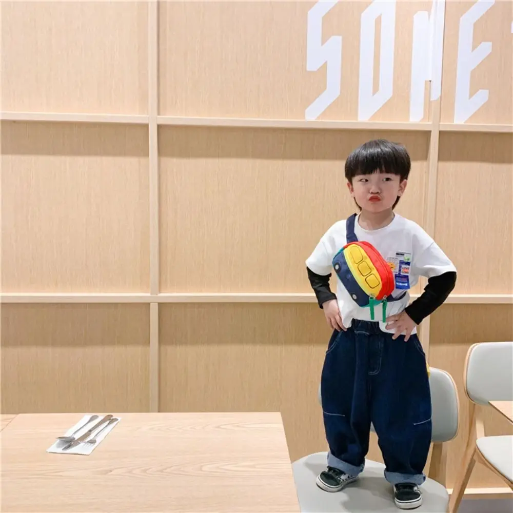 Borsa a tracolla con cintura regolabile alla moda per bambini Borse da petto per bambini con cerniera morbida e liscia Marsupio portatile a forma di auto per cartoni animati Ragazzo