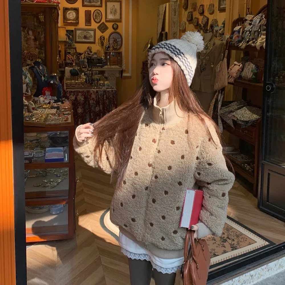 

Куртка из овечьей шерсти, женская, бежевая, черная, красочная, однотонная, простая, винтажная, в стиле ретро, необычная, мягкая, удобная, холщовая, джинсовая, для отдыха, слеза