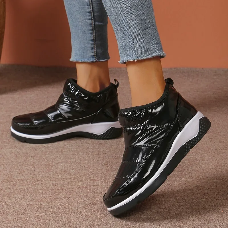 أحذية شتوية جديدة لعام 2025 بنعل سميك للنساء، أحذية ثلج لامعة، أحذية مريحة مقاومة للماء، أحذية نسائية قصيرة عصرية دافئة #4