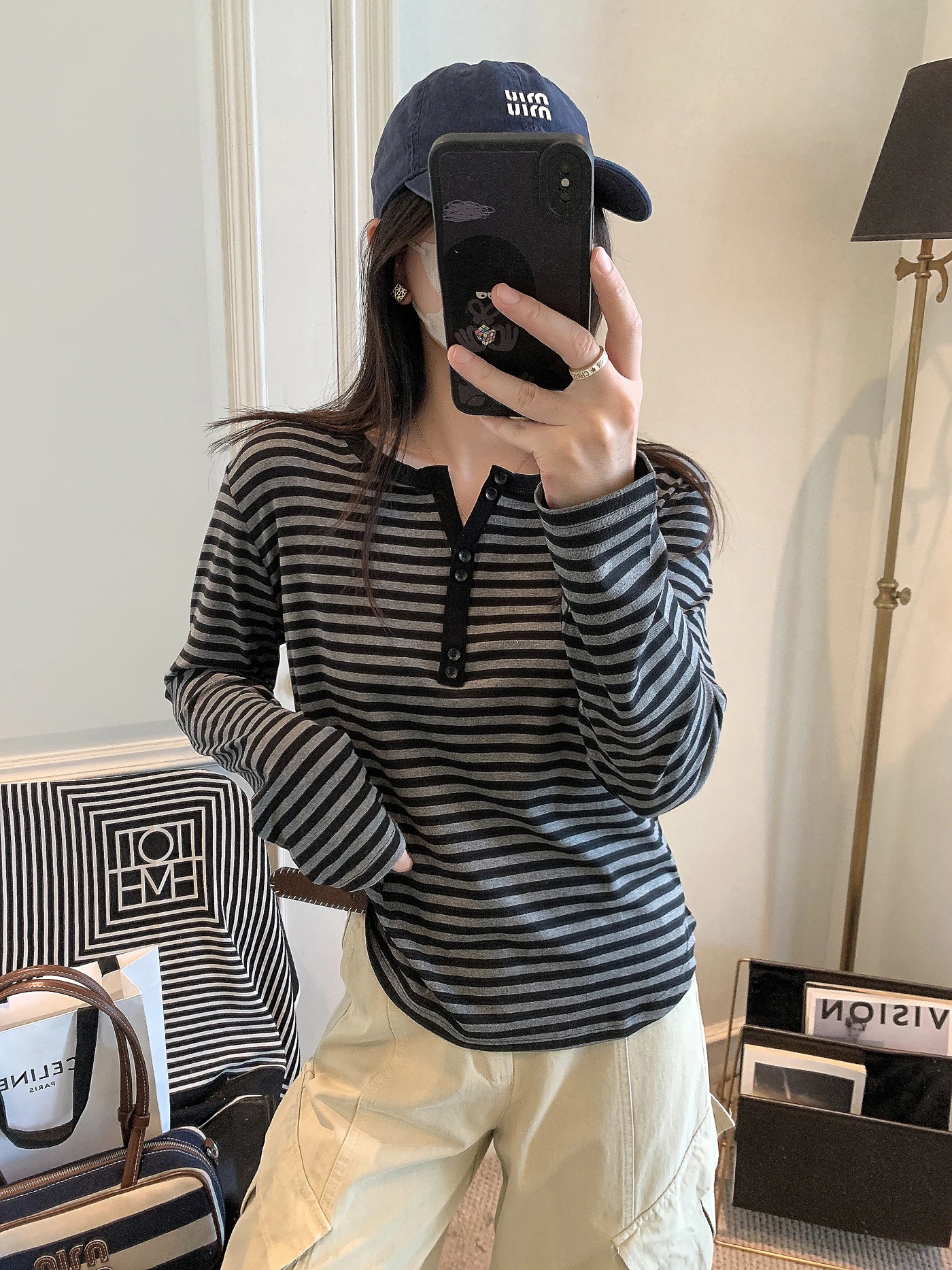 

Женская футболка Raysel в полоску, модная корейская модель с V-образным вырезом, длинными рукавами, декоративными вставками, осенняя новинка