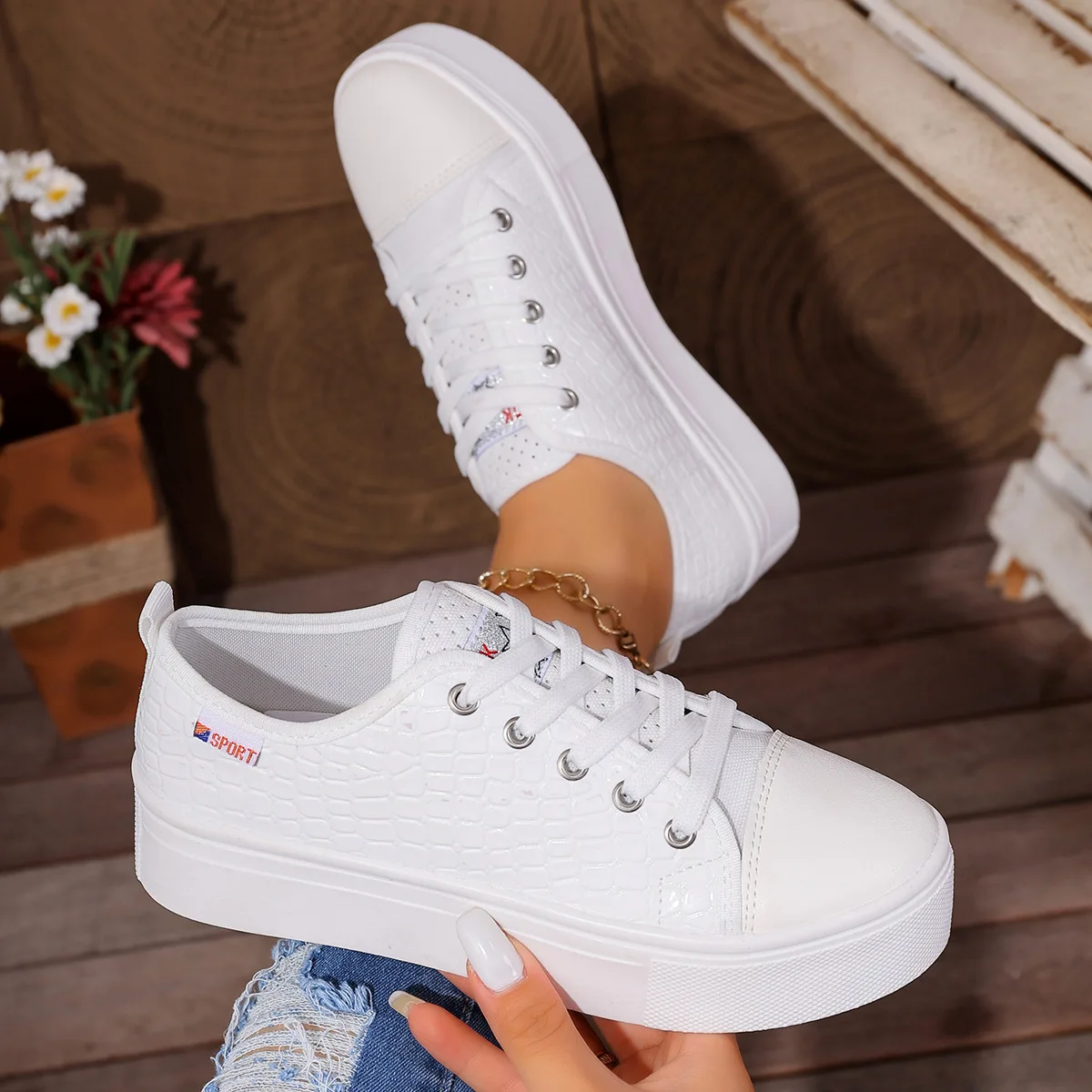 New women's flat casual single shoes, perforated and breathable white sneakers, women's sports shoes view 3