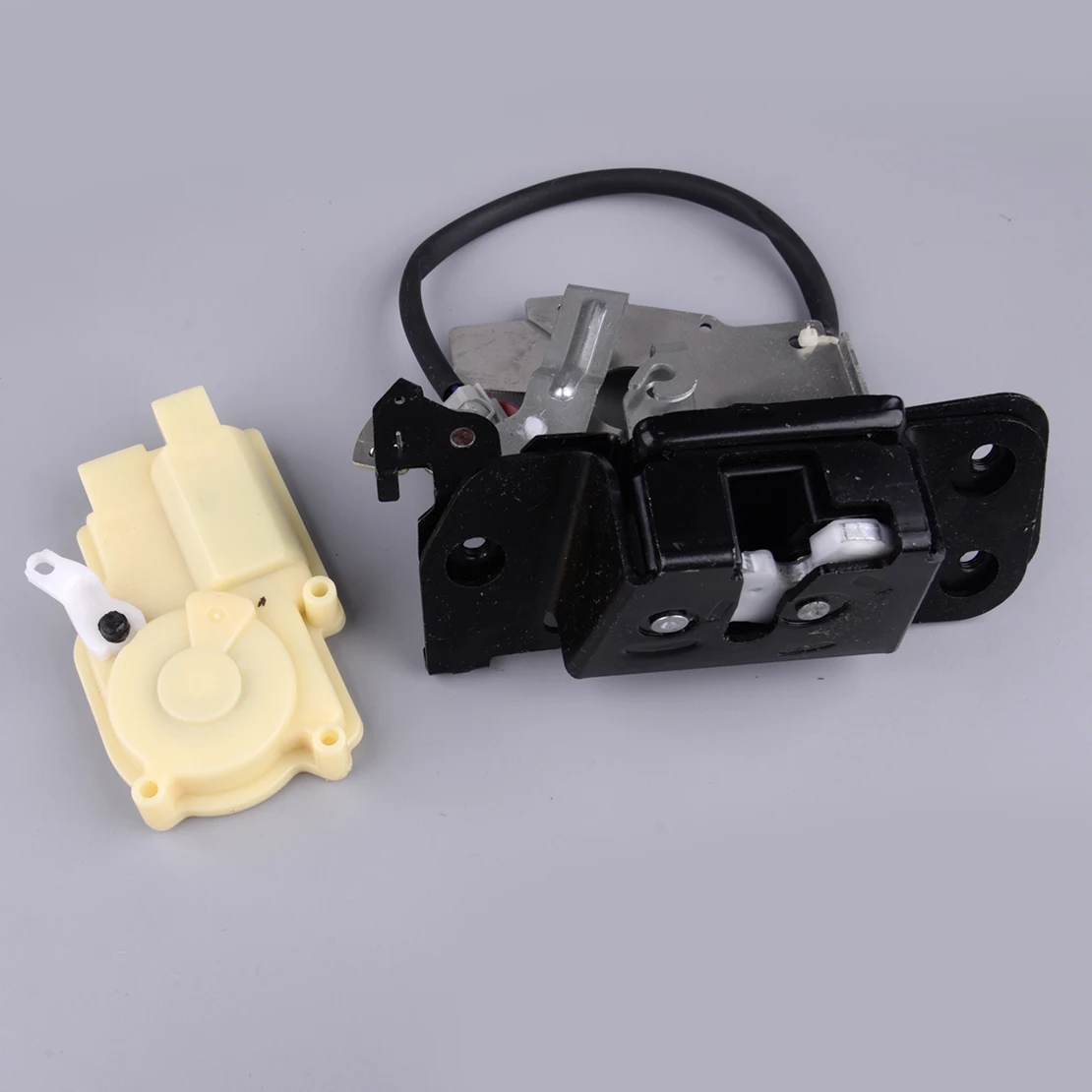 Car Rear Tailgate Lock Latch Actuator 74896SAA003 74801SAAE21 Fit for Honda Fit Sport 1.5L L4 5 Doors 2007 2008