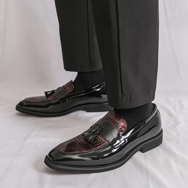 

2026 Brand's New Comfortable Snake Skin Fringe Loafers Fashionable Spring Men's Pointed Red Sole Business Dress Leather Shoes