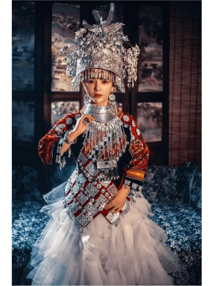 

Fashion show performance exotic ethnic style women's travel photography wedding dress