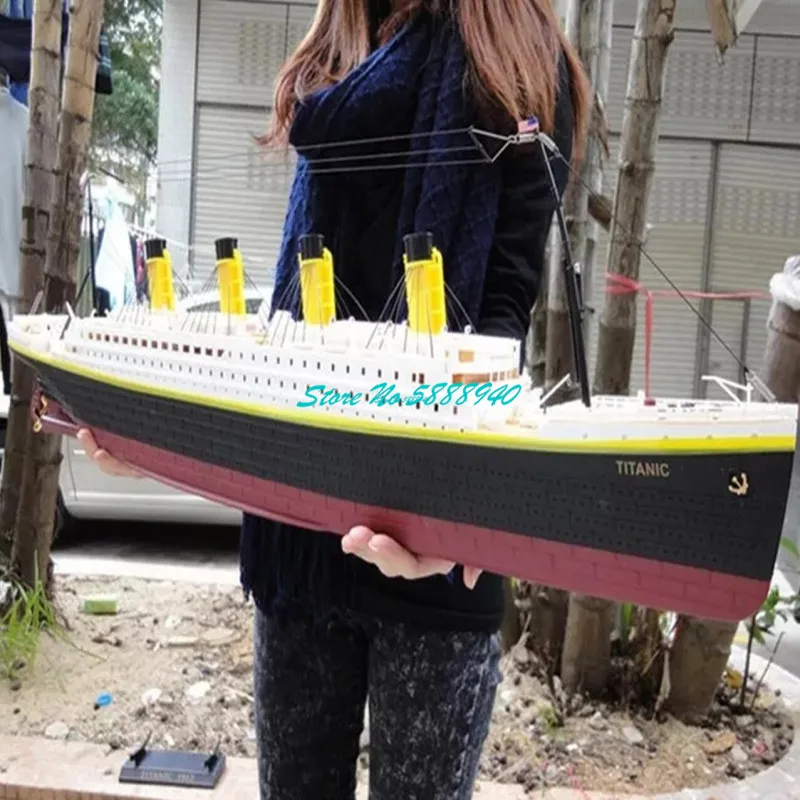 80CM Large Remote Control RC Boat Luxury Cruise 2.4G 150M USA Theme Film Simulation Bight Lighting Waterproof High Speed RC Boat