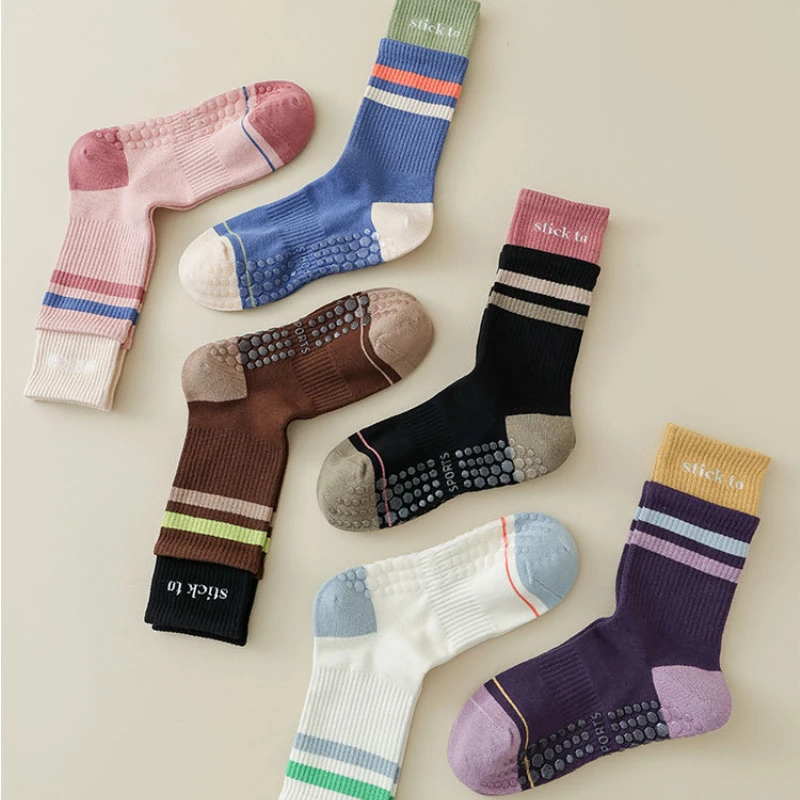 Chaussettes de yoga mi-mollet en coton à double couche, chaussettes de sport spéciales, chaussettes de sol pour la danse, le fitness et