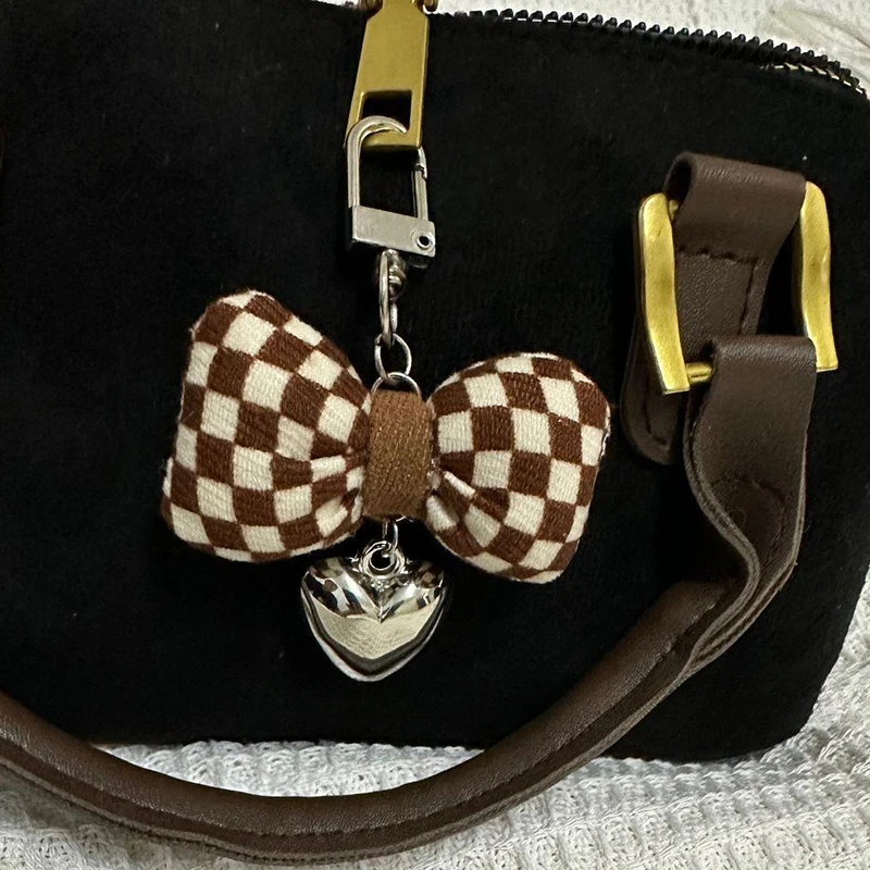 Llavero con dijes de corazón de lazo para mujer, cordón para teléfono, llavero de moda dulce, decoraciones colgantes para bolso, colgante de mochila para regalo de niñas