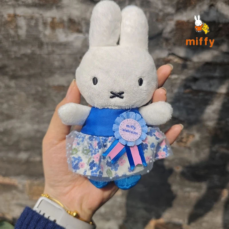 Kawaii miffy pingente de pelúcia dos desenhos animados azul floral vestido fofo brinquedo de pelúcia mochila anime acessórios dopamina boneca de pelúcia chaveiros