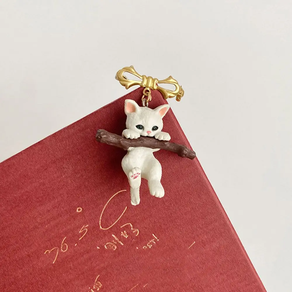 Decoration Boys Cartoon Design Holding a Branch Cat Girls 3D Cat Brooch Women Brooch Clothes Accessories Korean Style Badge