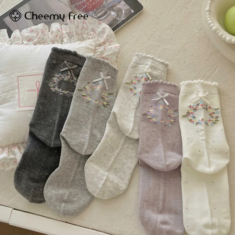 Hot-selling autumn and winter fresh retro small floral mid-calf socks for girls; Girly style seamless slouch socks