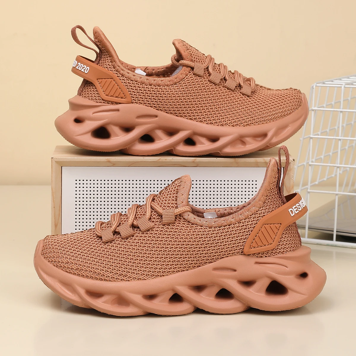 

Кроссовки для детей, модные дышащие кроссовки из сетки, детские прогулочные кроссовки, школьная обувь для девочек и мальчиков, легкие спортивные кроссовки для детей от 8 до 12 лет