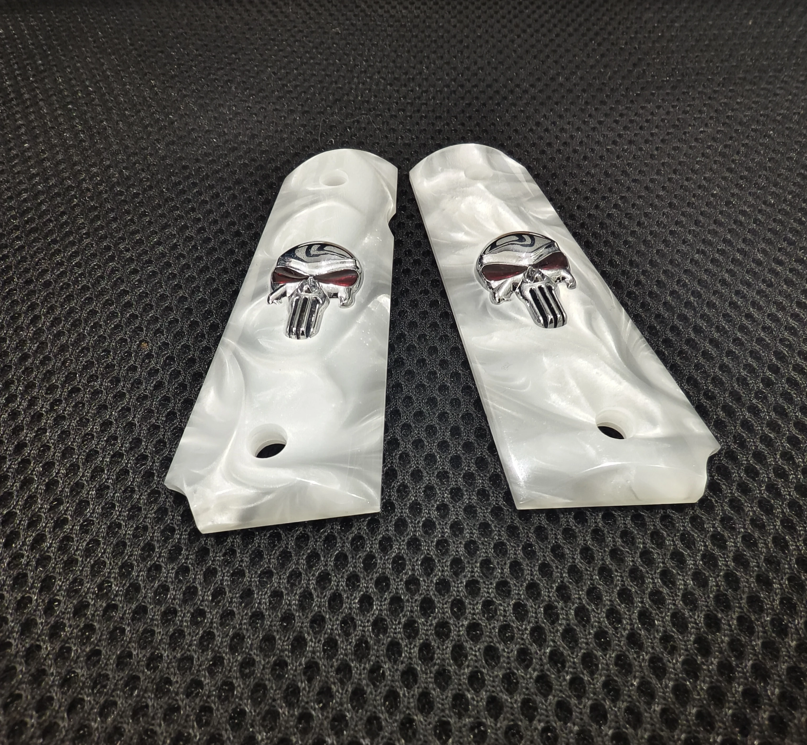 1911 그립스 풀 사이즈, 화이트 펄 실버 스컬 레드 아이즈, 콜트, 킴버, 스프링필드, 레밍턴, 락 아일랜드, 군용 커맨더에 적합