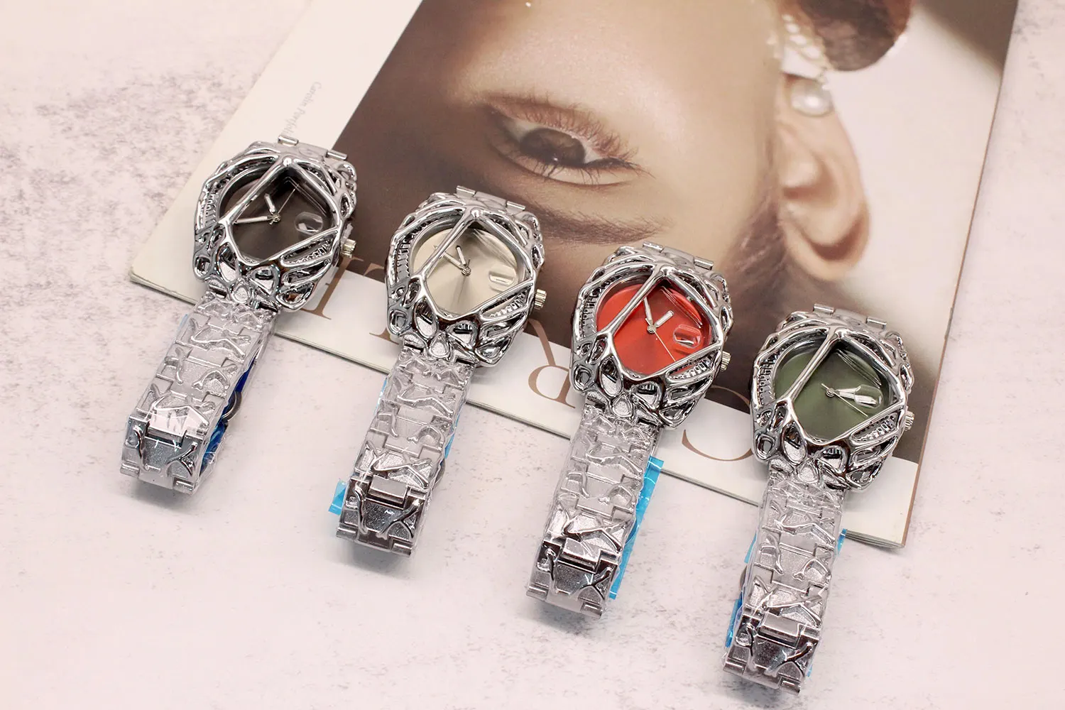 ساعة كرمة الجنس المتضاد الأنيقة على طراز المرمر Y2K ساعات أوروبية أمريكية على شكل خاص ساعات متخصصة متقدمة