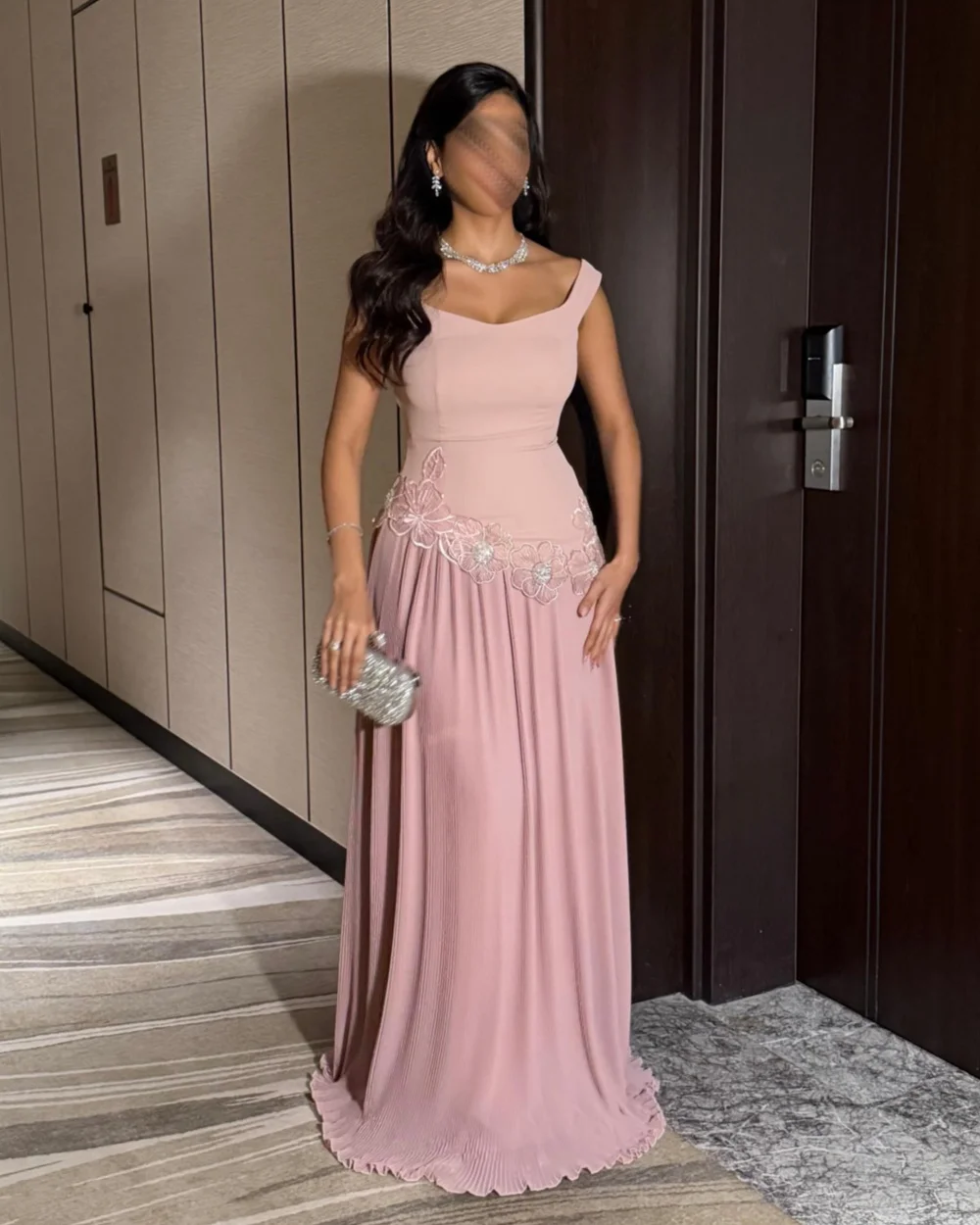 

Customized Elegant Women Jersey Handmade Flower Rhinestone Straight Evening Dress Formal Off-the-shoulder Sleeveless Party Gowns