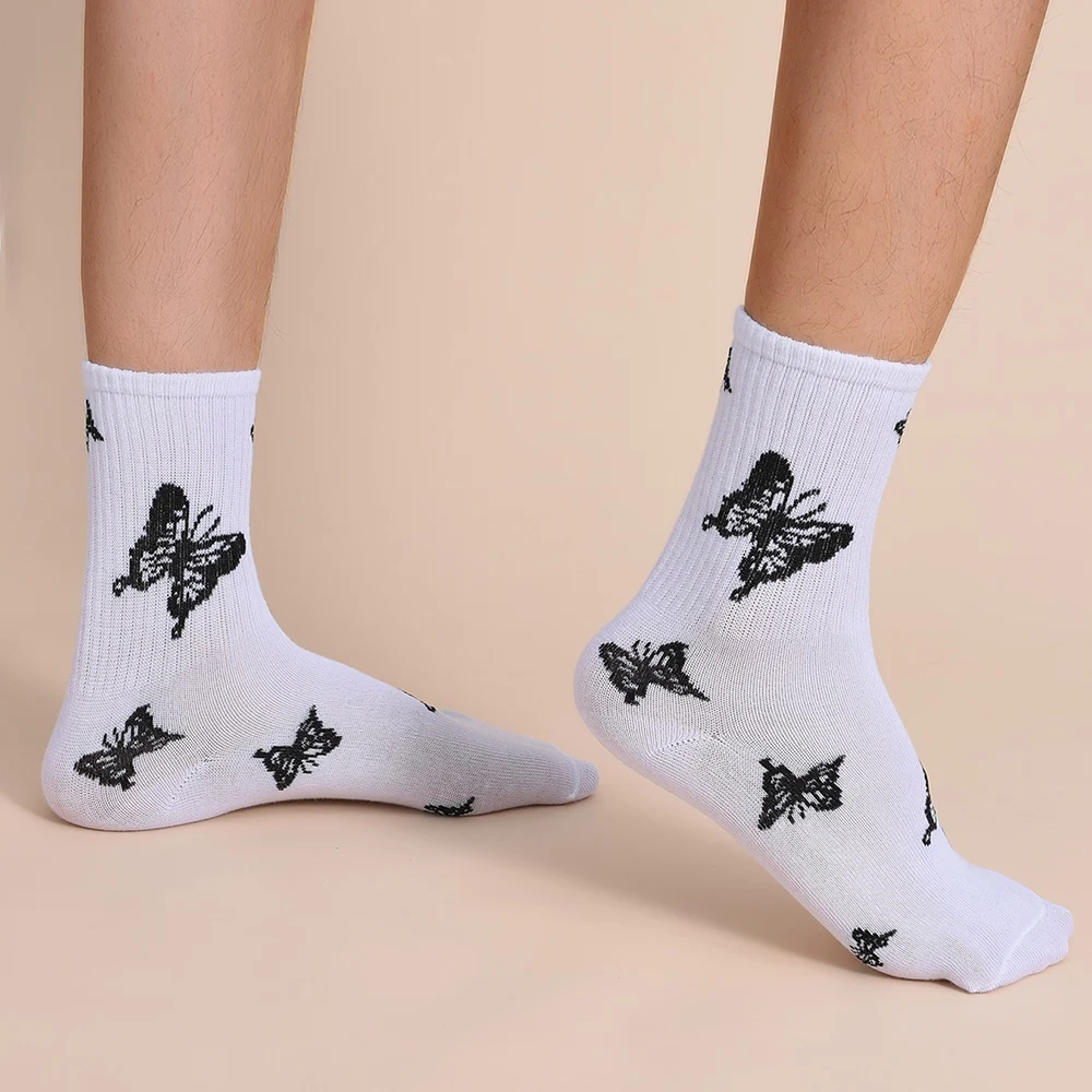 Calcetines de cuello redondo con estampado de mariposa para mujer, resistentes al olor, versátiles, cómodos, informales, de longitud media, 5 pares