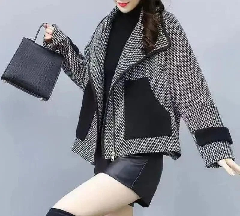 

Модное короткое шерстяное пальто Модный клетчатый дизайн