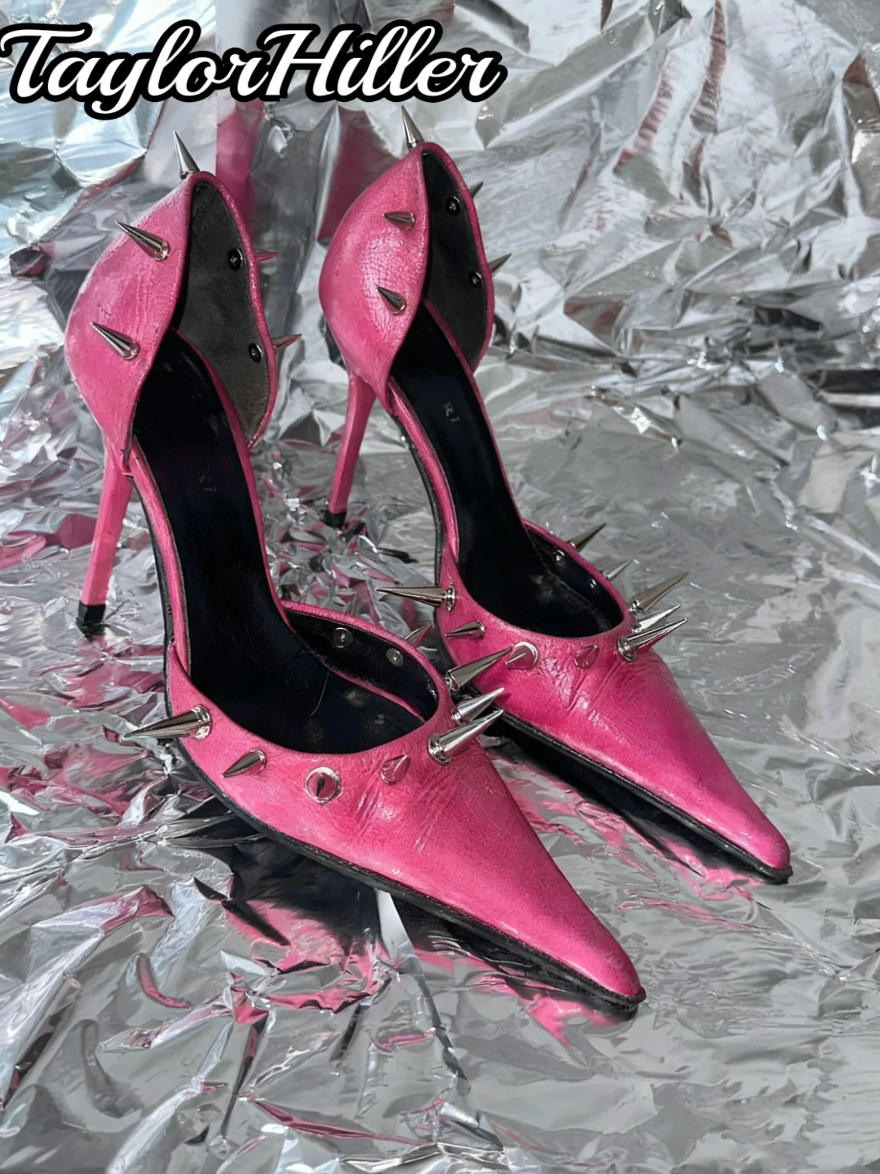 

Punk Street Style Heeled Sandals Red Rivets Decor Stiletto Pointy Toe High Heels Y2k Girl Summer Sexy Shoes Designer Sandalias