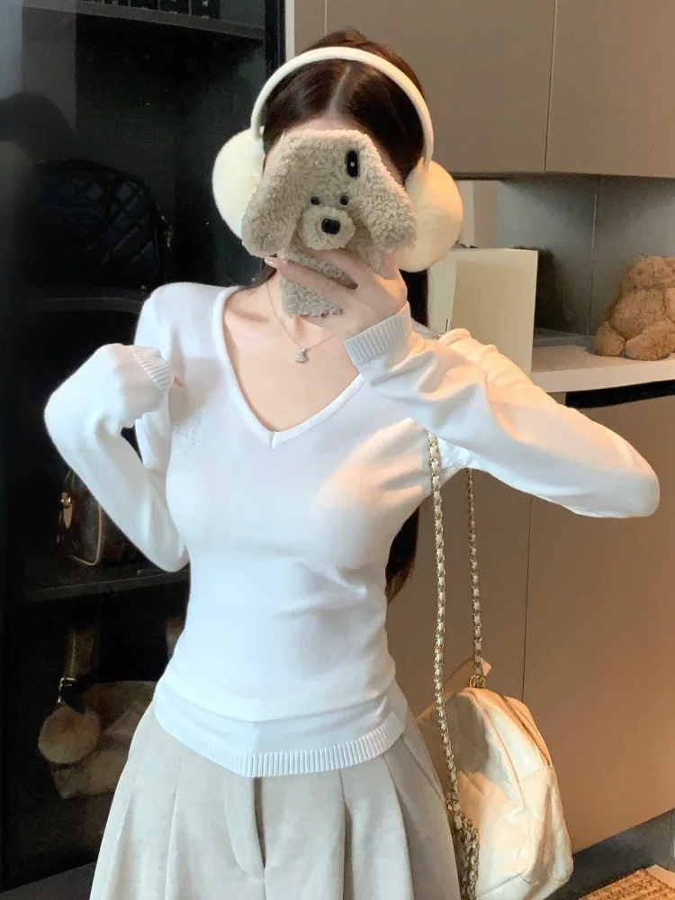 

Korean Style V-Neck Hollow out Design Women's Knitted Sweater Slimming Base Layer Winter Fashion City Walk Top