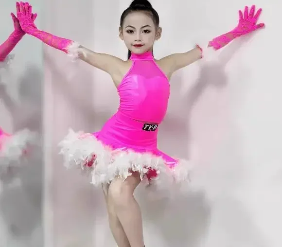 

Новый стильный костюм для латинских танцев для девочек, платье для соревнований с синими перьями, детская одежда для выступлений, комплекты одежды для сценических танцев ча-ча