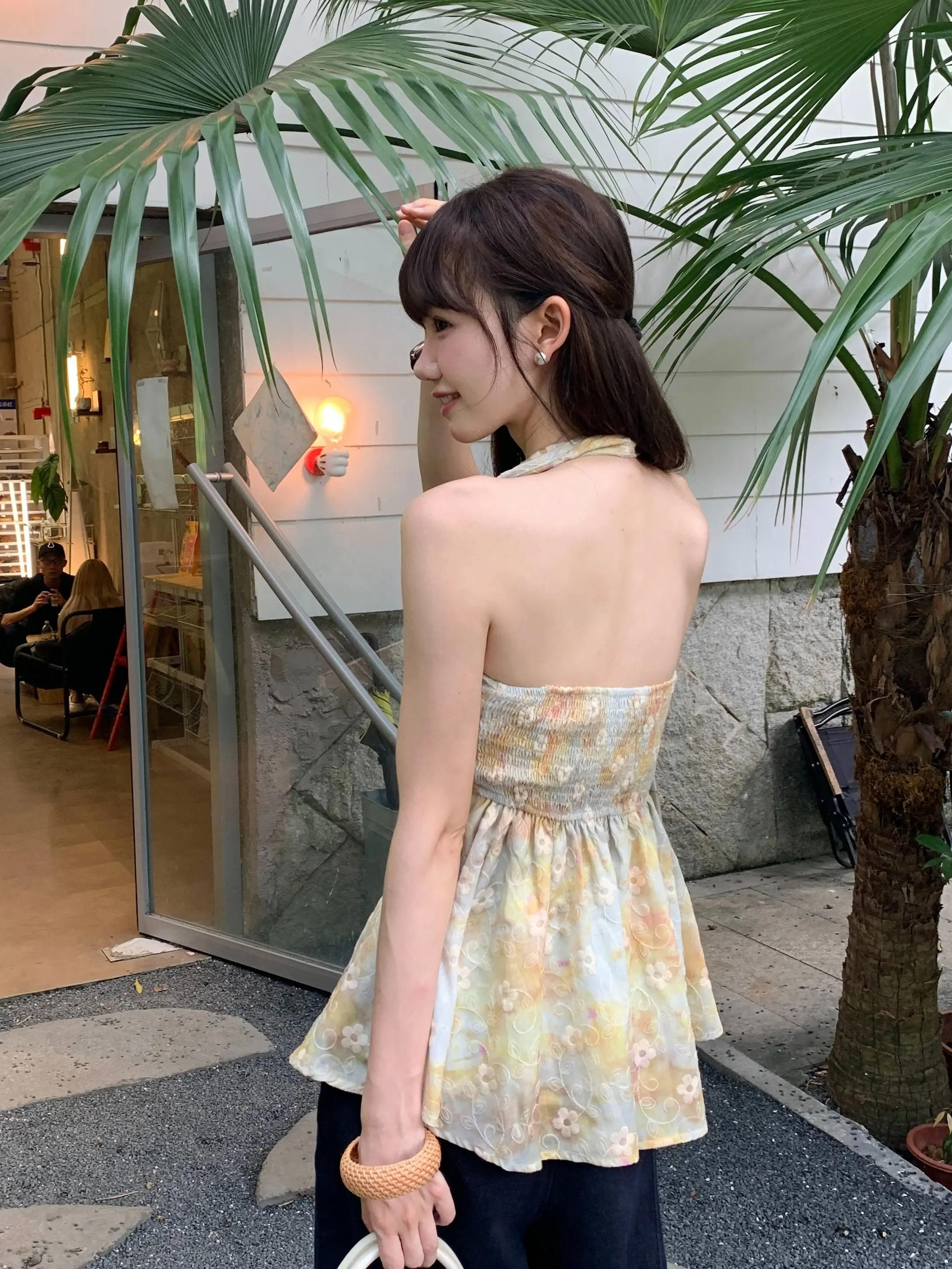 

Новый женский шифоновый топ с цветочным узором и V-образным вырезом, без бретелек, осень 2025, красивый и элегантный