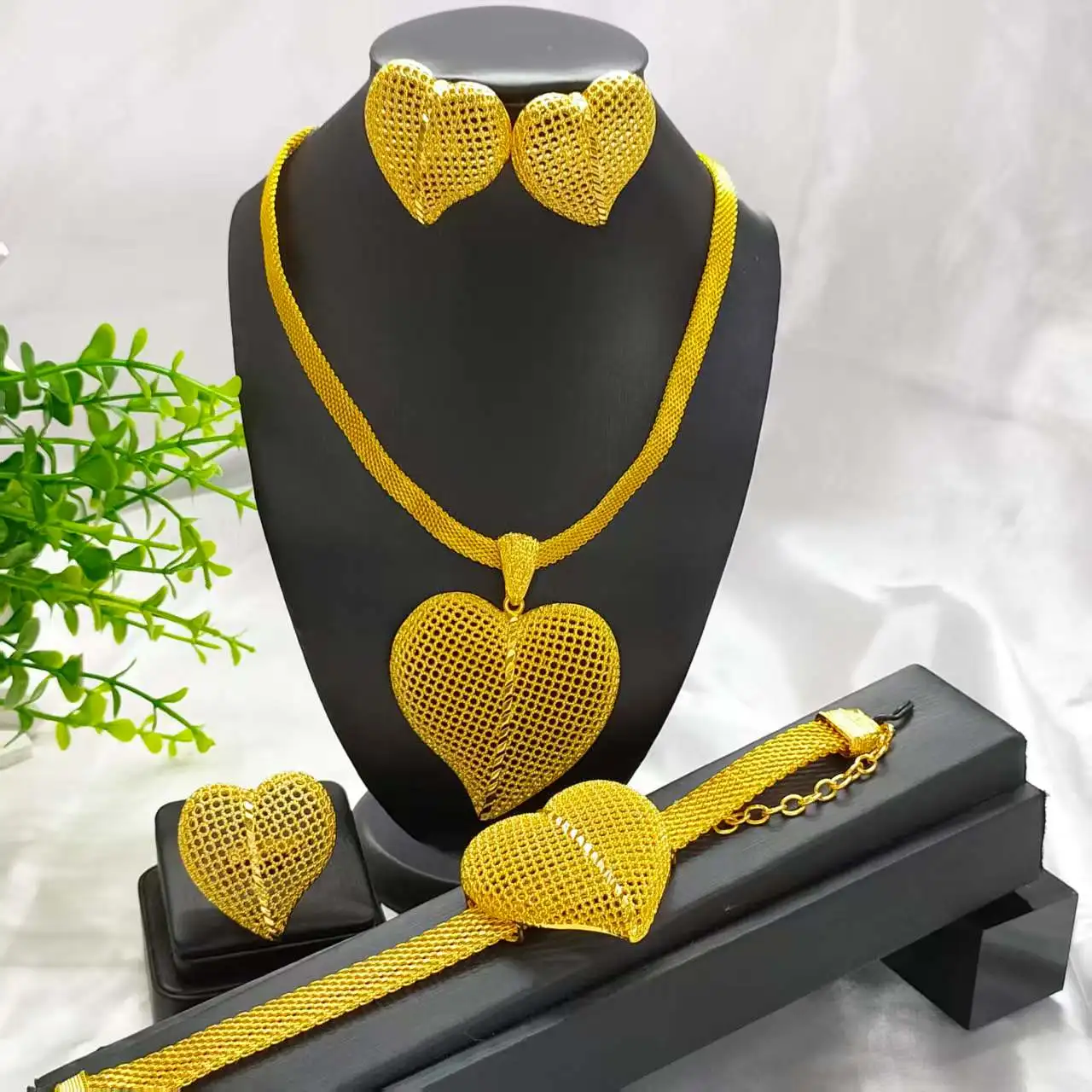 

Dubai Jewelry Set For Women Indian Bride 24K Gold Color Necklace Earrings Wedding Party Alloy Four Piece Set Wholesale Gifts