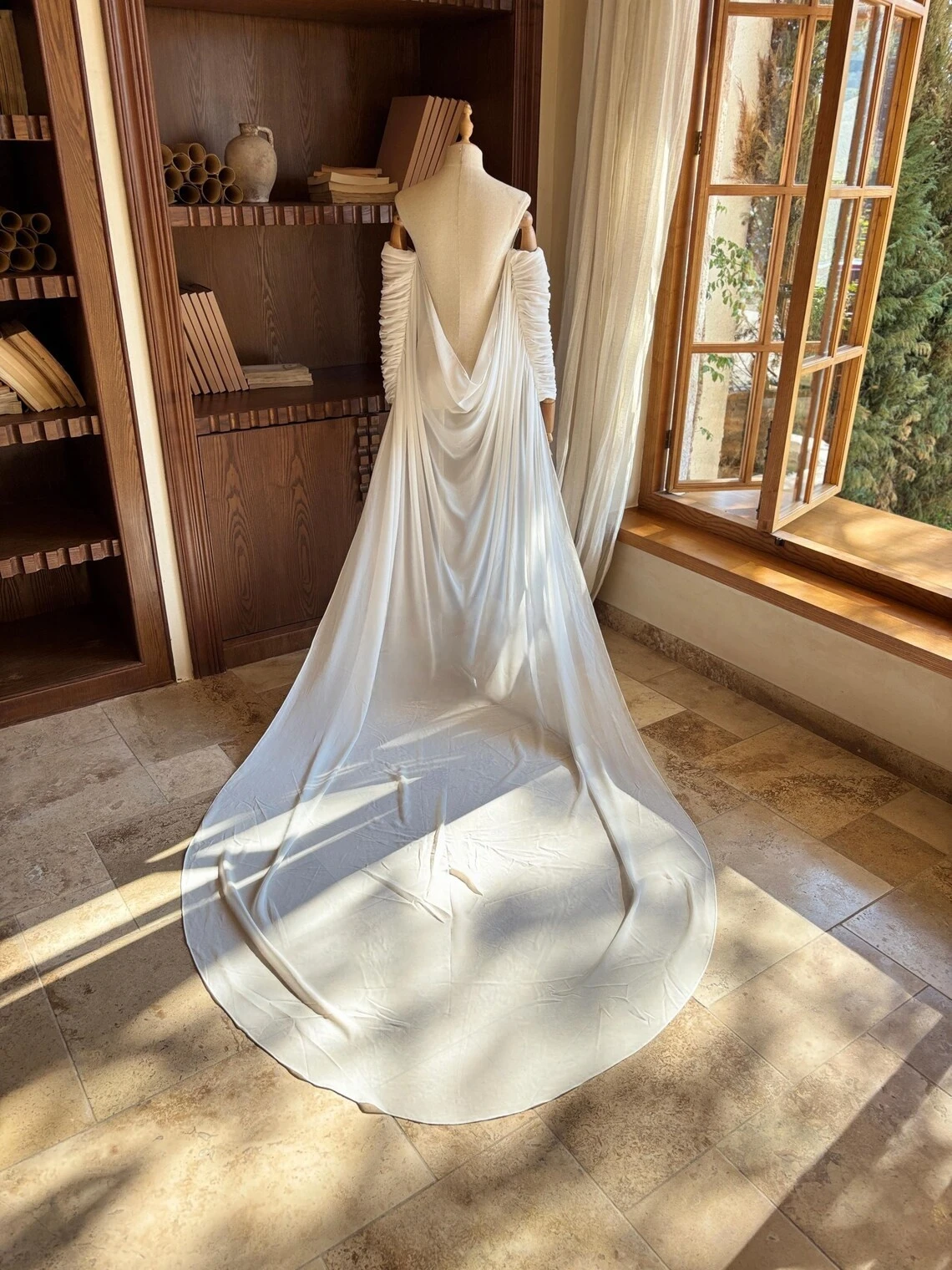 

Customized Luxury Bridal Capes Chiffon with Sleeves Pleats Bride Coat Wedding Cloak Formal Party Shrug Jacket