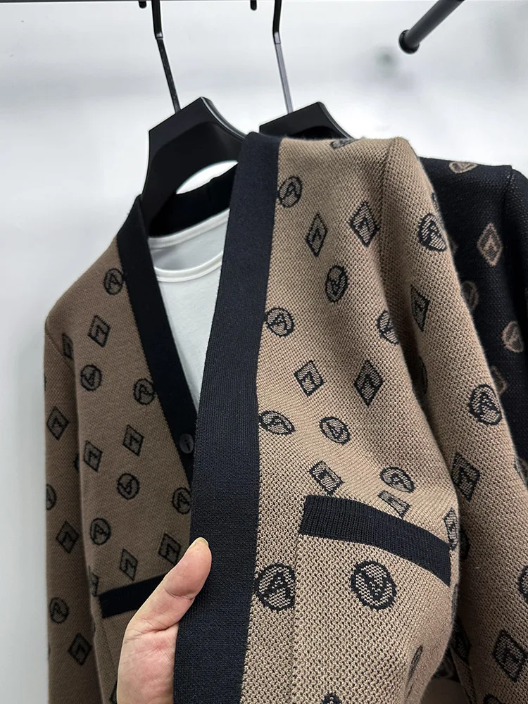 

Утепленный осенне-зимний мужской кардиган в корейском стиле, приталенный, с вышивкой букв, V-образный вырез, вязаная верхняя одежда