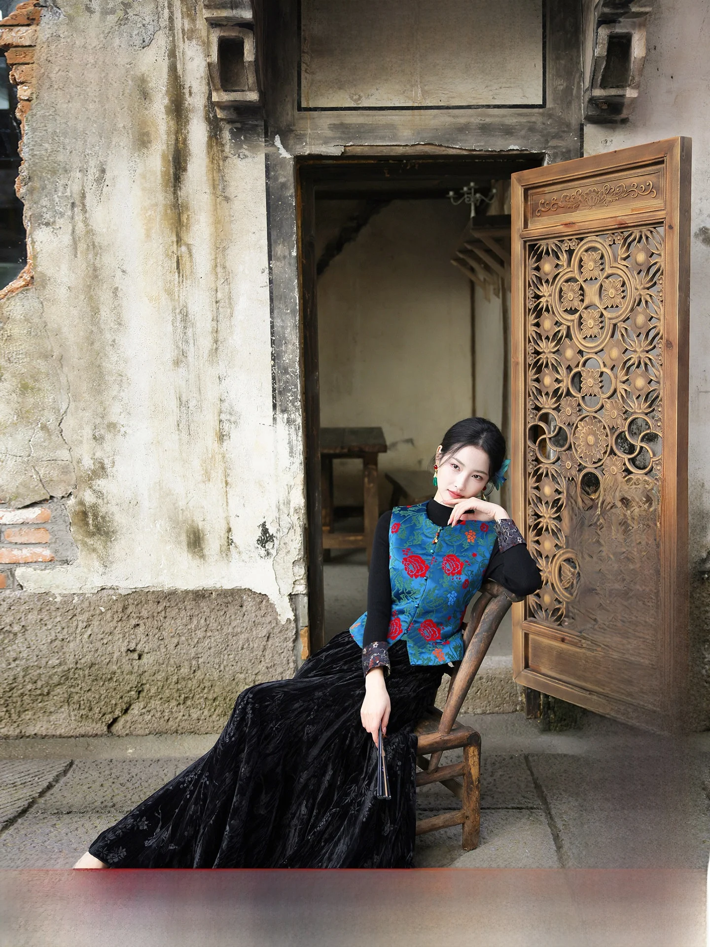 

Ele Rose Embroidered Waist-Cinching Jaet Women's New Winter Faion Satin Outerwear Red Color Trendy Cotton Coat