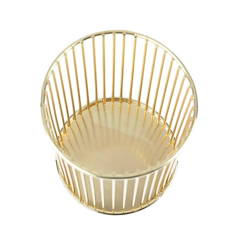 Elegant Golden Iron Pen Holder Hollow Pattern Desktop Organizer for Pens Brushes Pencils Makeup Tools Creative Desk Adornment