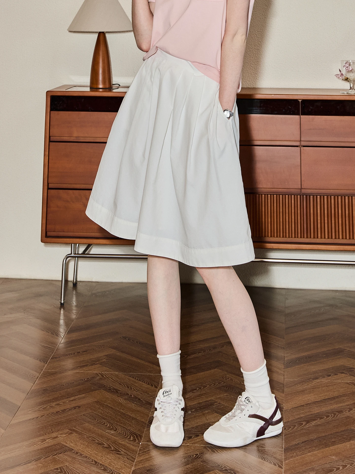 White Pleated Half Skirt Casual Commute Campus Women's Style Summer Refreshing Simple Commuting Outfit KUHNMARVIN