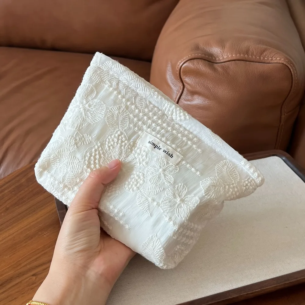 

Элегантная белая кружевная косметичка, водонепроницаемая многофункциональная косметичка на молнии, губная помада для хранения наушников, путешествия