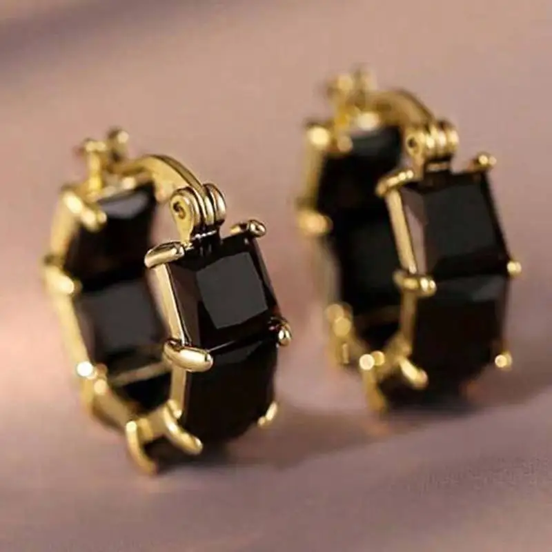 Huitan Sanfte Damen-Creolen, luxuriöse Party- und Hochzeits-Accessoires in Goldfarbe, eingelegt mit weiß/schwarzem CZ, Modeschmuck für Damen