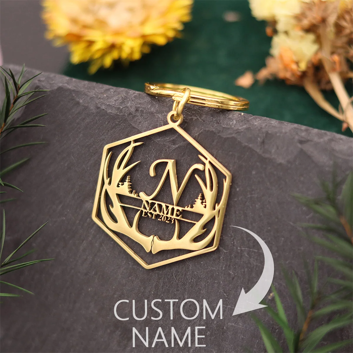 QIAMNI 鹿の角キーリングカスタマイズされた彫刻名日付キーホルダーパーソナライズされたステンレス鋼銘板キーチェーンお土産ギフト