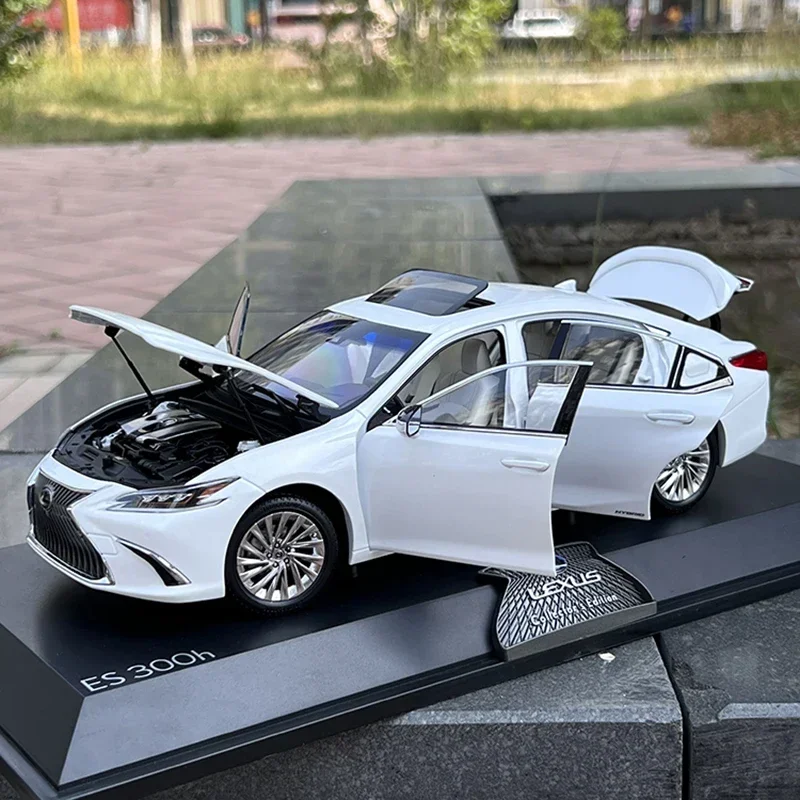 1:18 Diecast FOR LEXUS ES300H Alloy Car Model Simulation Vehicles Sports Car Collection Boy Gift Ornaments Original Box