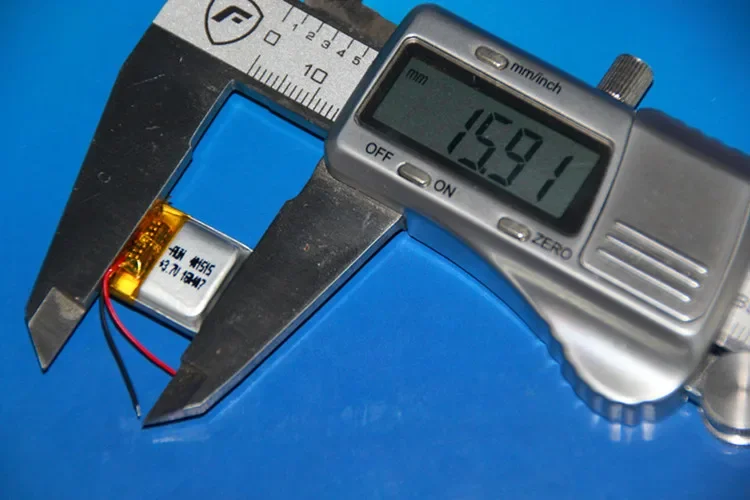 Mini-Bluetooth-Headset in Minigröße 401515   Eingebauter 3,7-V-Polymer-Lithium-Akku mit Kern, wiederaufladbare Li-Ionen-Zelle