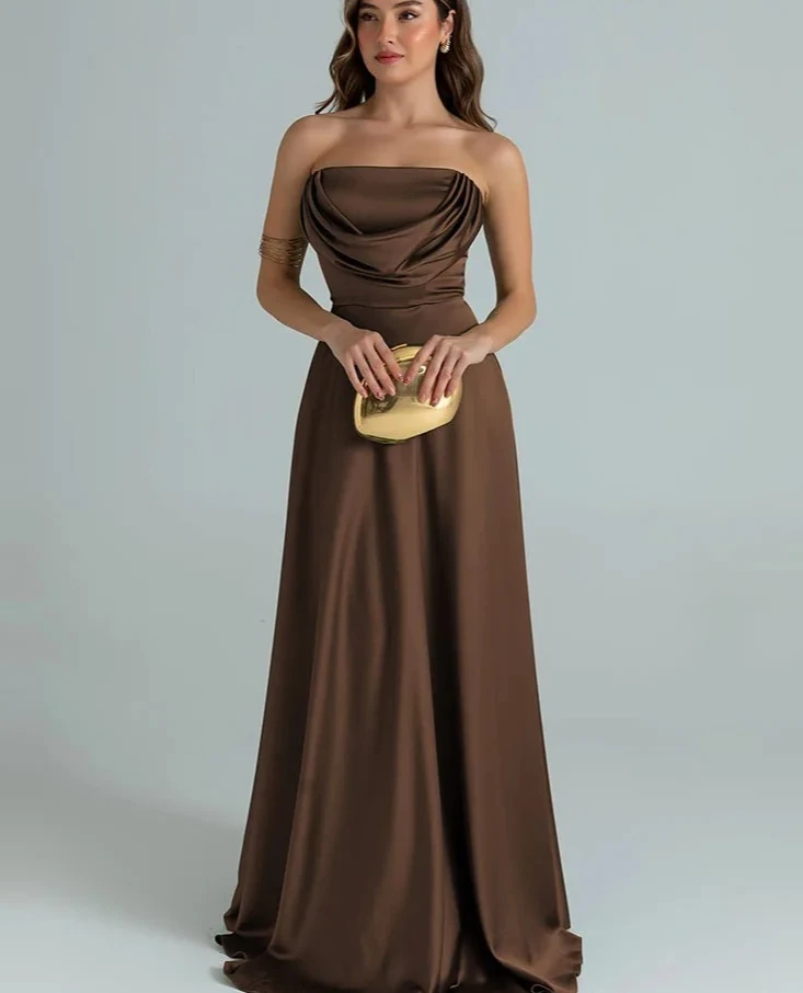Vrouwen elegante mouwloze rugloze ruches a-lijn avondjurken vestido strapless satijnen sexy maxi-jurk